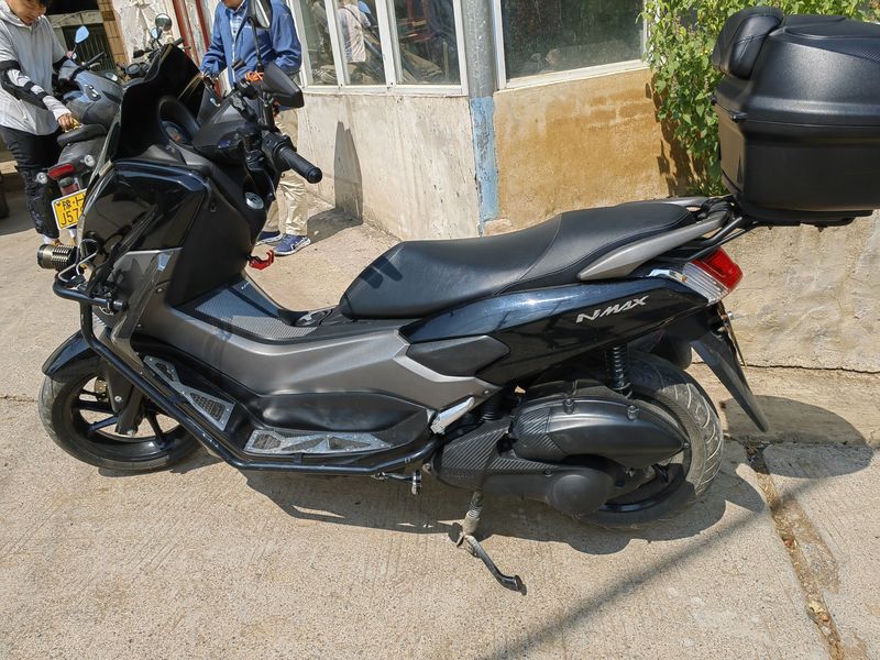 雅马哈nmax155,完美的小踏板车