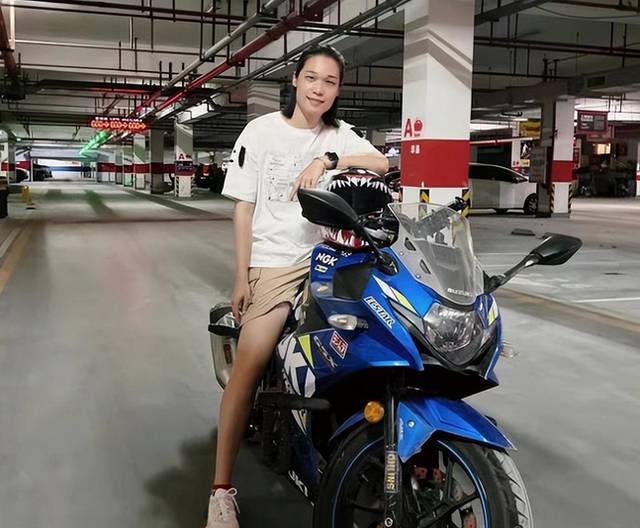 作为丁霞的队友,奥运冠军自由人林莉在前不久也晒出了自己退役后的