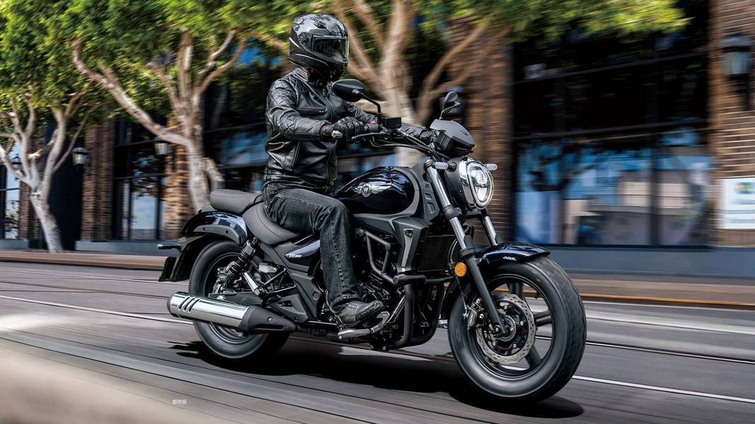 巡航摩托车,力帆v缸300和豪爵tr300,应该如何选?