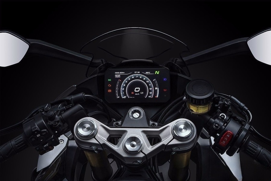 50ps马力的钢炮 春风450sr国产轻量级仿赛的黑马