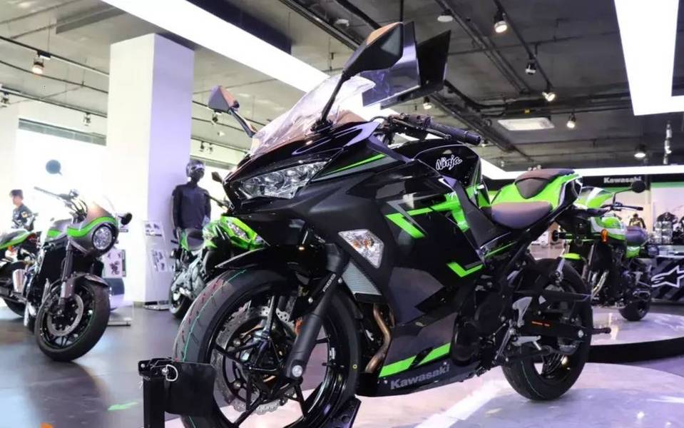 川崎400长霸神车地位,独孤求比对,春风450sr要打破神话