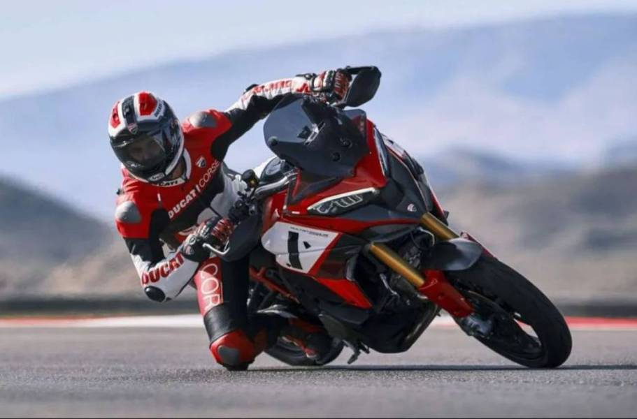 高性能摩旅车型,杜卡迪揽途v4派克峰,能摩旅 能赛道!