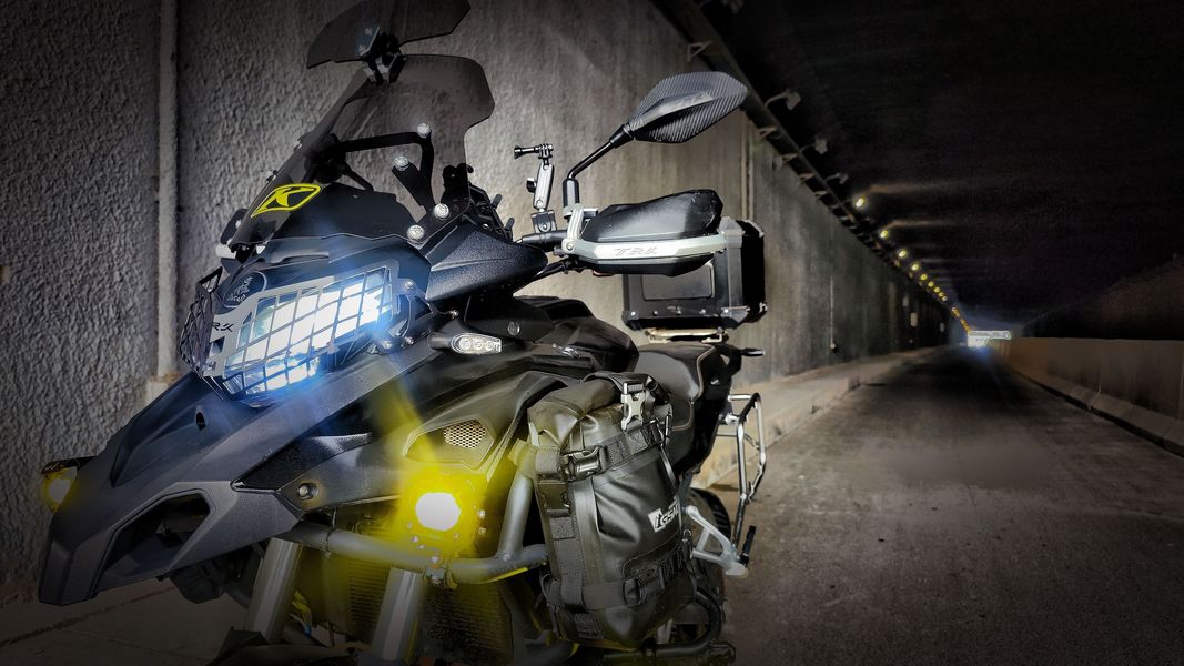 贝纳利trk502x红黑改装黑武士分享