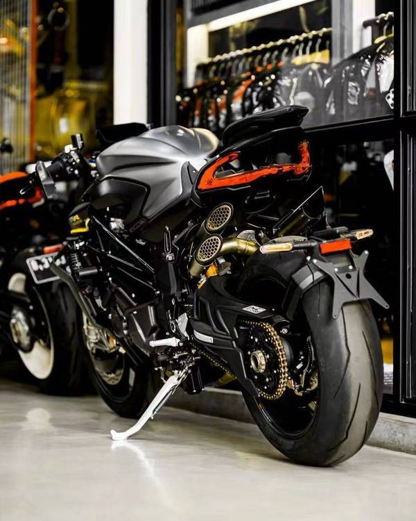 堆料堪称豪华的 mv奥古斯塔brutale 1000 rr,摩托范-哈罗摩托
