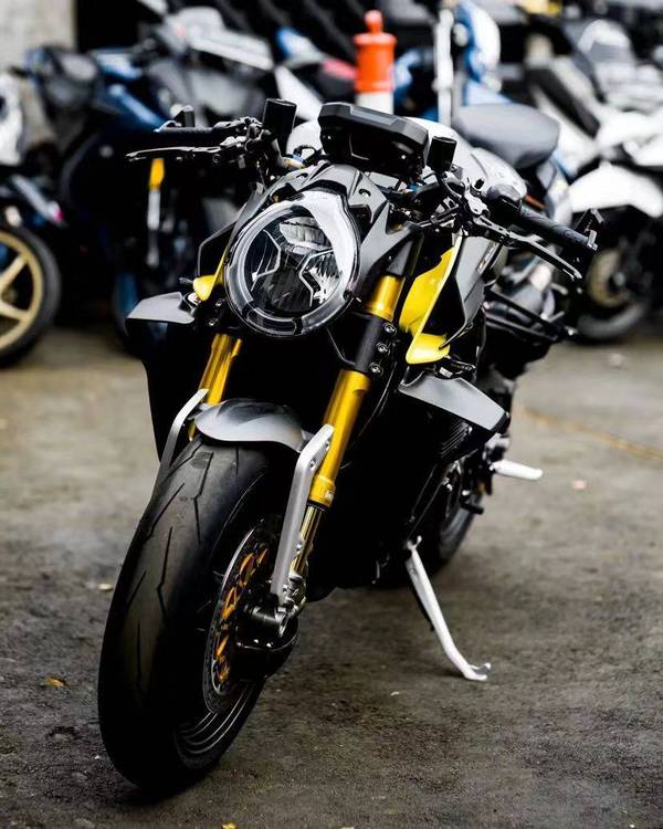 堆料堪称豪华的 mv奥古斯塔brutale 1000 rr,摩托范-哈罗摩托