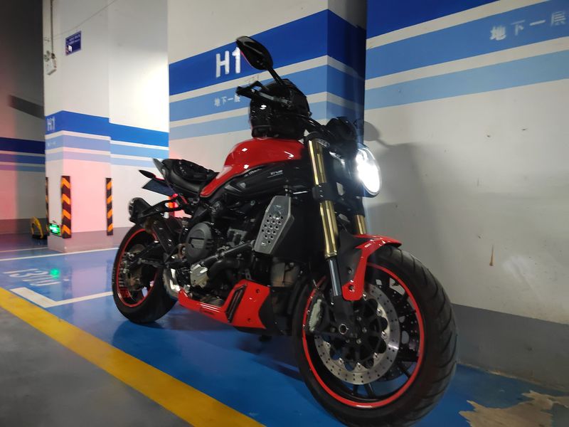 贝纳利752s 别人口中的跳水冠军