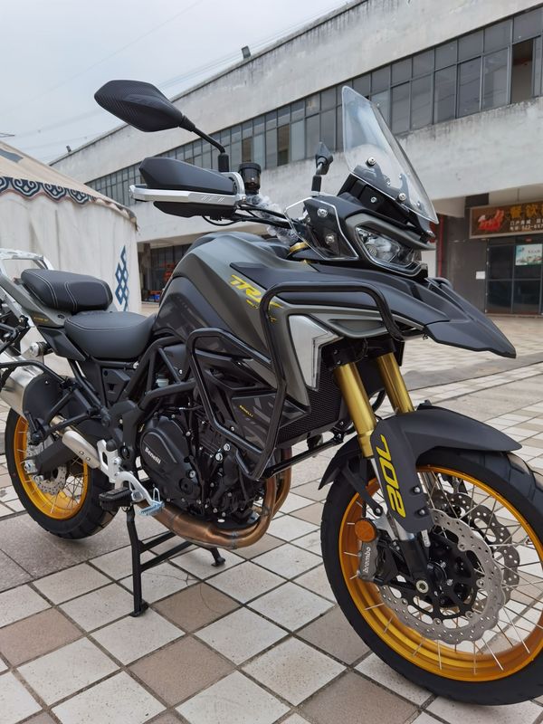 贝纳利trk702,狂野旅行