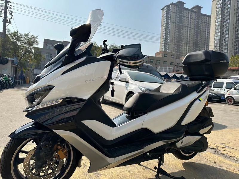 9000km过户次数1次报废时间2032-10环保标准国四排量250cc类型踏板