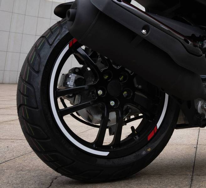 集颜值动力配置为一体的运动踏板车——标致sf4,你们喜欢吗?