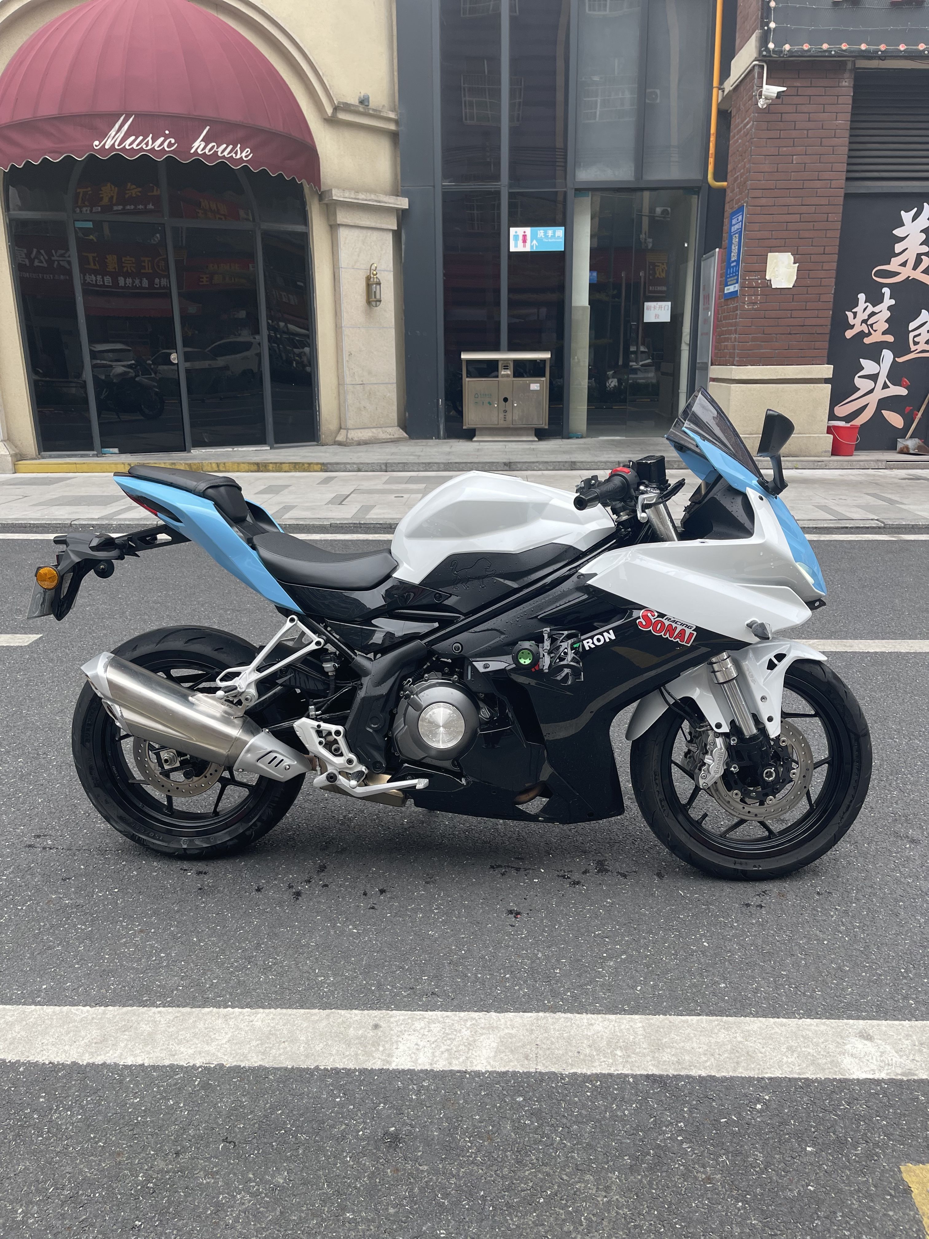 二手贝纳利龙卷风 tornado 302r