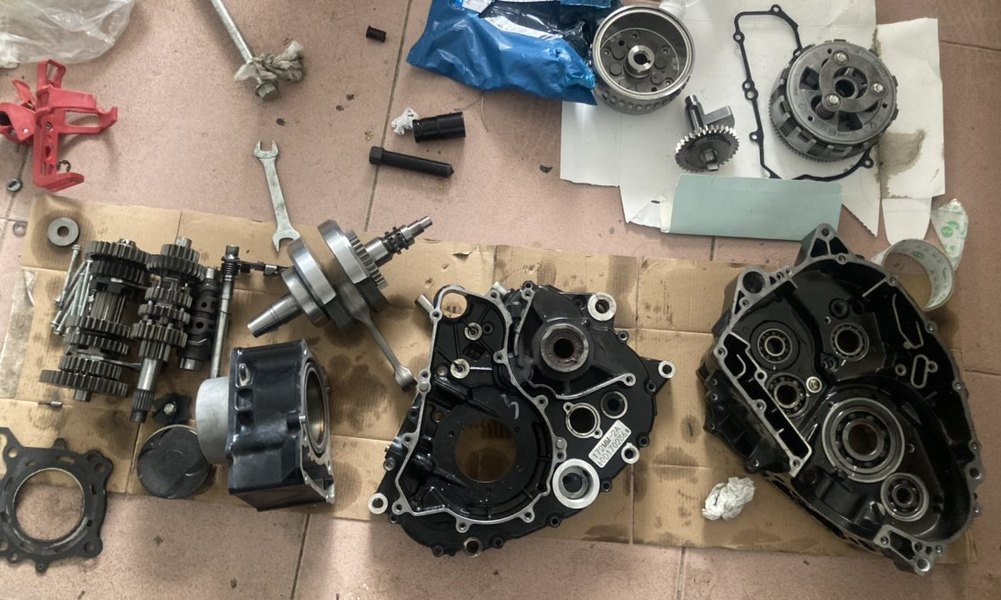 小编拆解春风250sr的发动机看看用料如何?