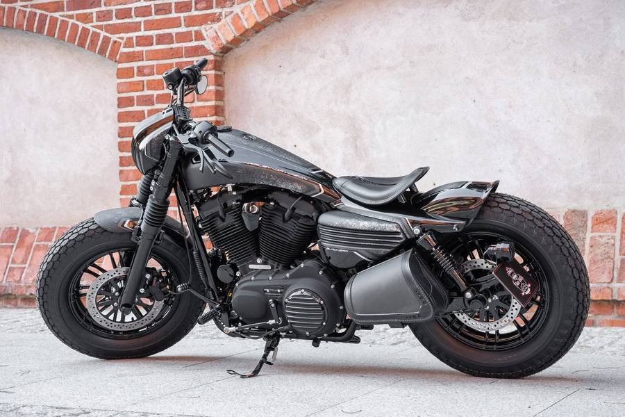 摩托车定制的作品,该作品基于2016年harley davidson sportster 48