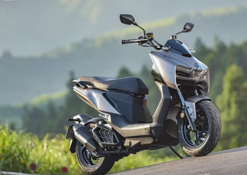 新款小钢炮踏板,三阳曼巴150gt