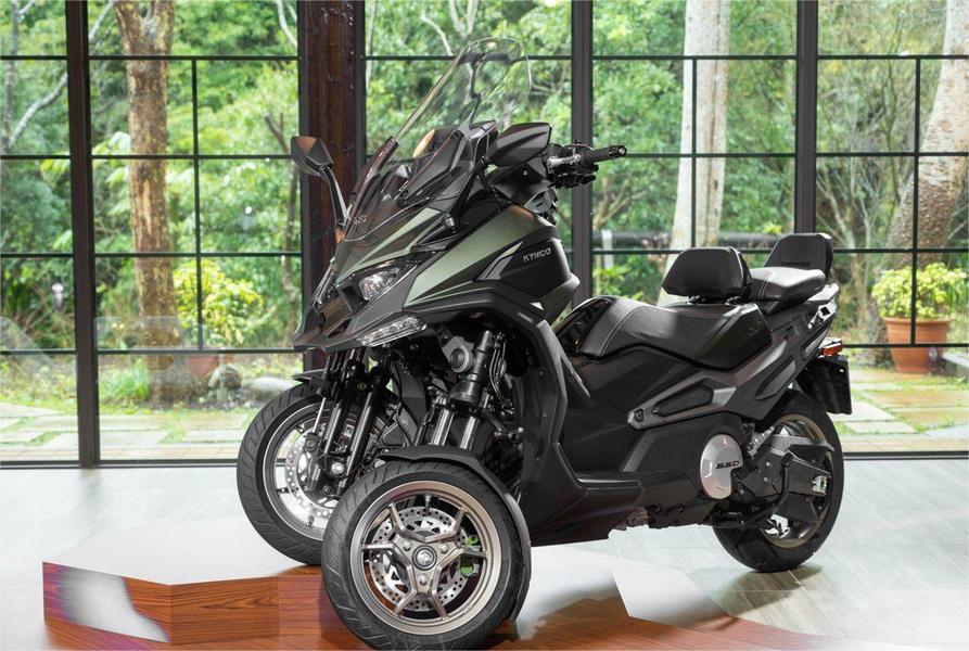 激情与便利的完美结合:盘点5款双缸运动踏板摩托车