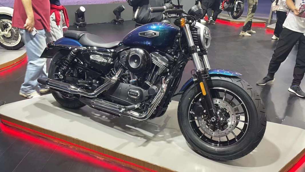 亮相了一年有余的骓1200公升级美式巡航终于正式发售,价格比传闻中5