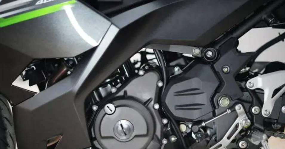 掌握街头巷尾的忍者精神：2024款川崎NINJA 400深度体验,摩托范