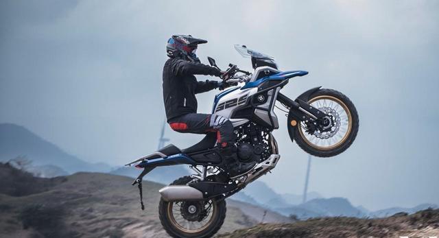 三款热门ADV摩托车比较：贝纳利金鹏TRK502X、无极DS525X与凯越525X