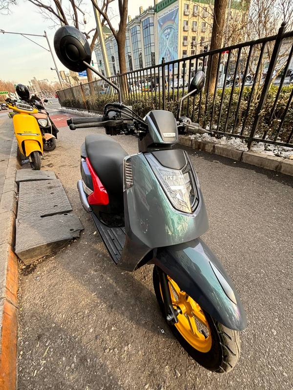 京a蓝牌 轻便摩托新车型 力刻及美108 小车有点意思