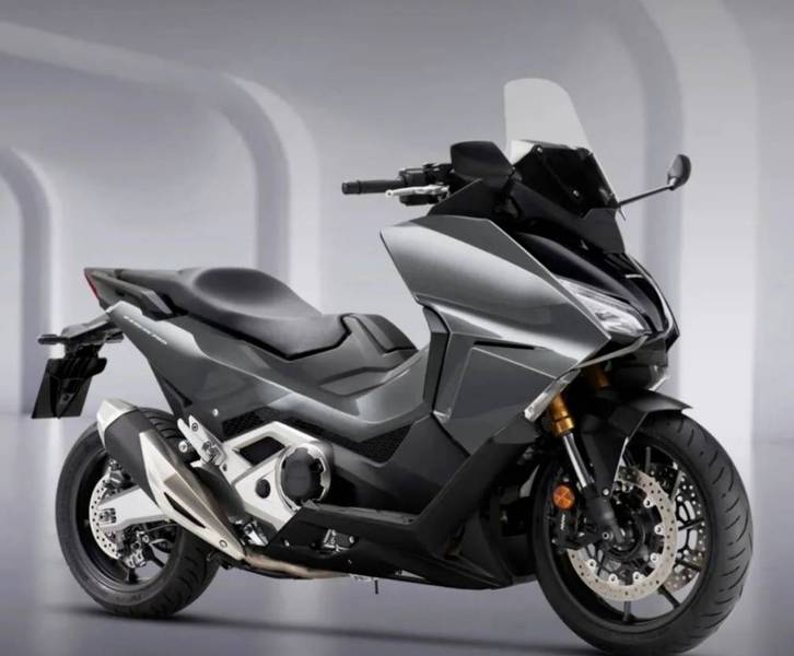 双缸踏板车我认为是典型的三无车型!