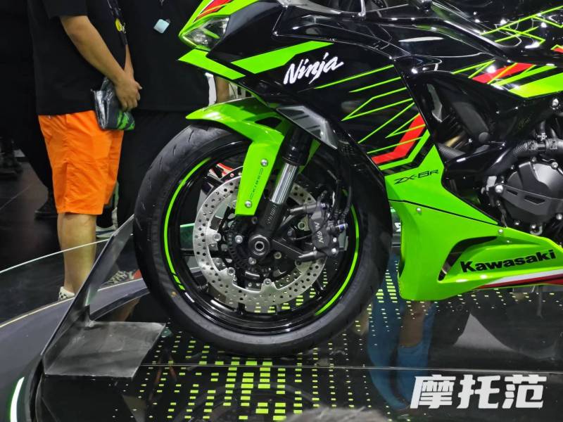 2024款川崎ZX-6R以109800元的价格上市，车是不错，就是太贵。,摩托范