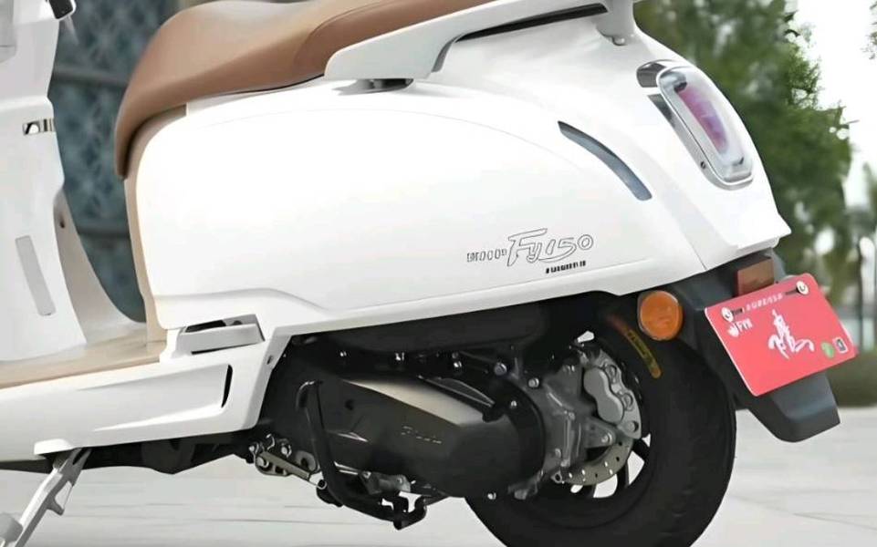 铜鹰 铃木跟本田的结合体！飞鹰新款复古踏板上市，价格是最大优势