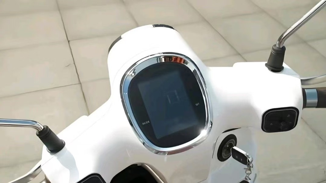 铃木跟本田的结合体！飞鹰新款复古踏板上市，价格是最大优势