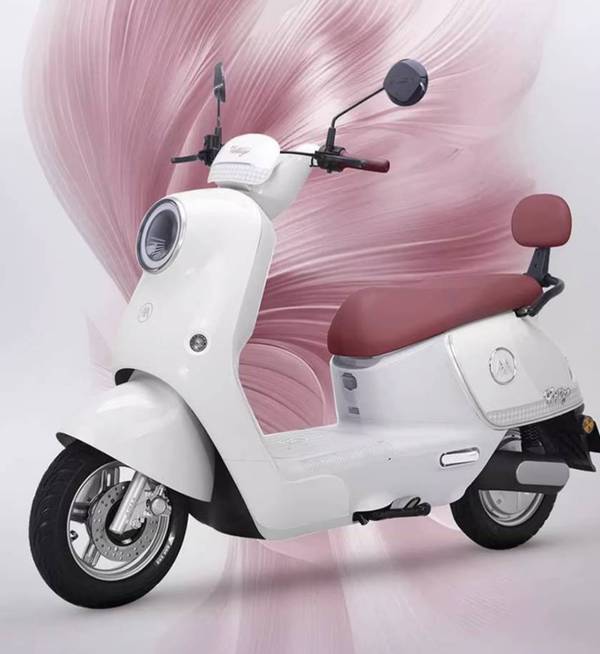 爱玛喜爱air电动摩托震撼登场:高颜值 大空间 长续航,女生也能轻松