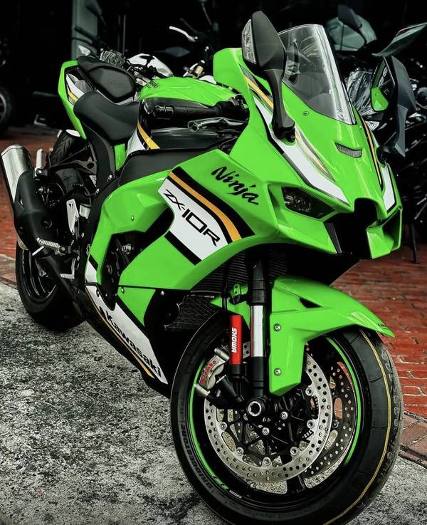 价格暴击近6万！2026款川崎“大牛”Ninja ZX-10R震撼登场，赛道信仰再度