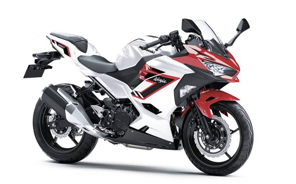 川崎发布2026款Ninja 250，小忍归来！新增红白战斗涂装，青春再燃！