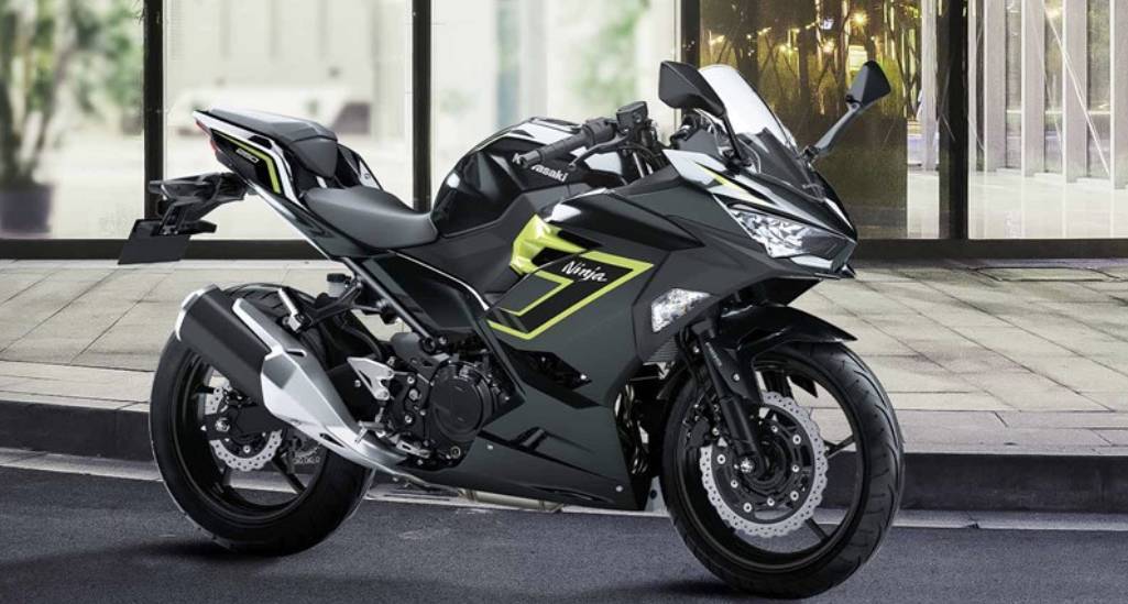 川崎发布2026款Ninja 250，小忍归来！新增红白战斗涂装，青春再燃！
