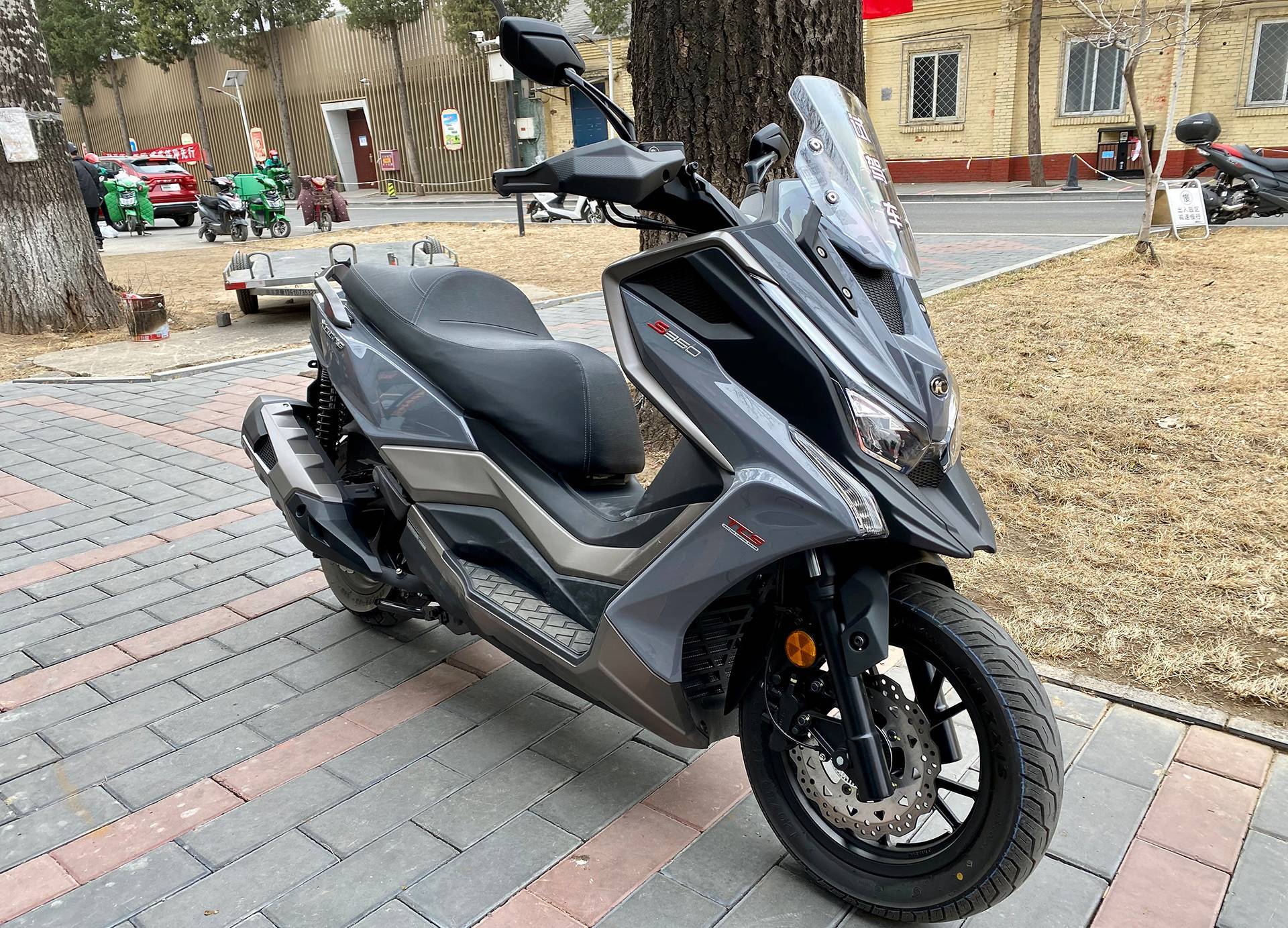 光阳s350院内试驾(仅骑行),摩托范-哈罗摩托