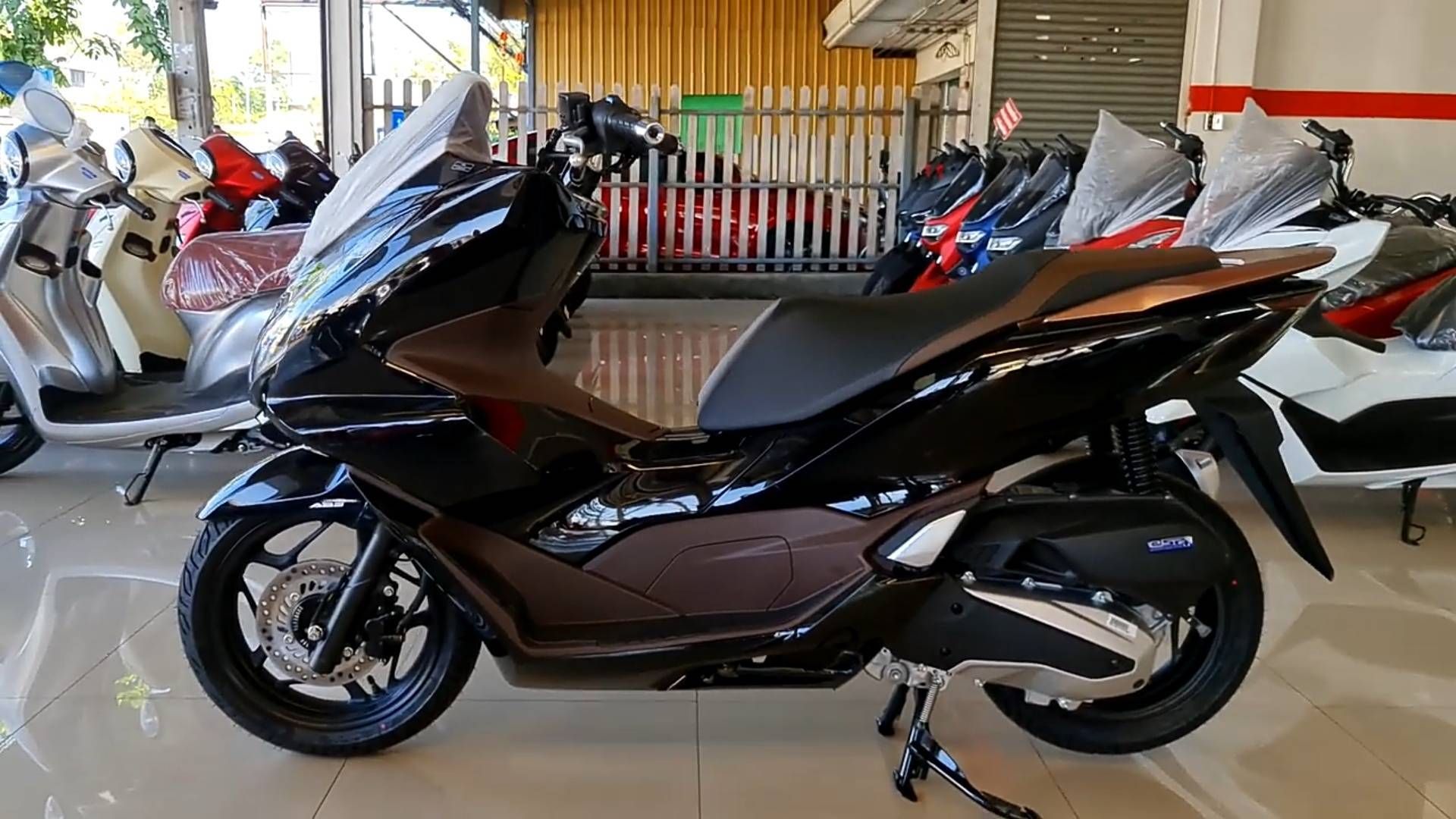 新车到店hondapcx1602021