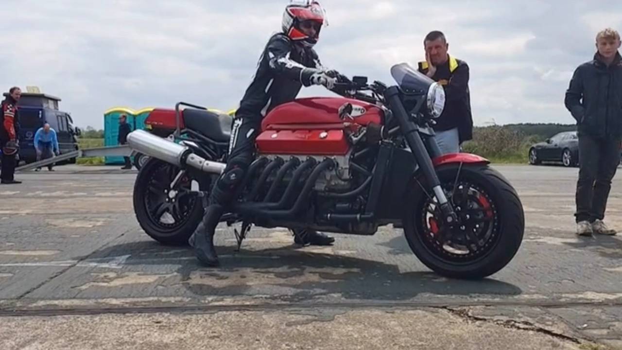 十个缸8000cc排量的超级大摩托你见过吗,摩托范-哈罗摩托