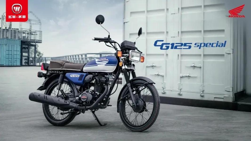 关于这款车其实这两天说得比较多,因为五羊本田为了唤醒情怀,又推出了