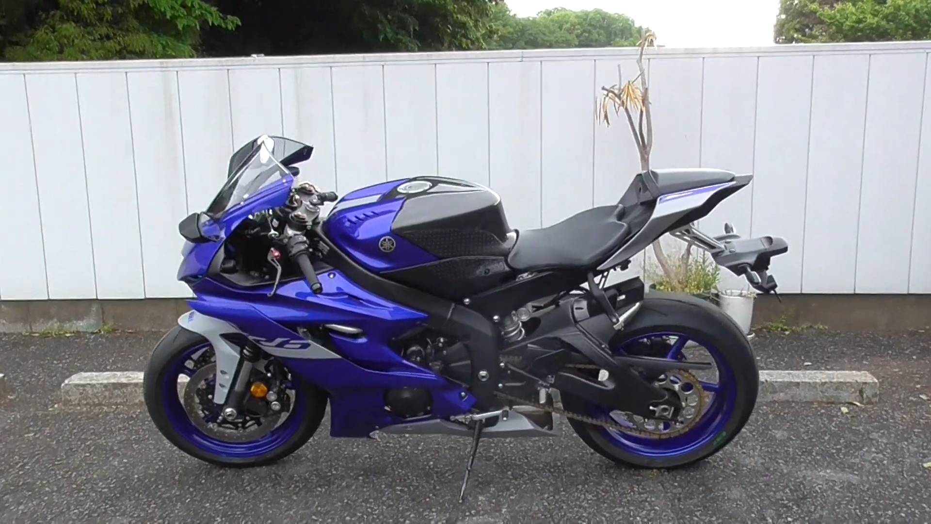 雅马哈yzfr6机车