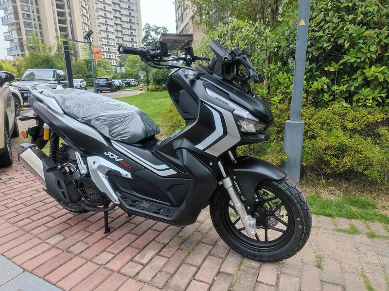 接下来打算先测油箱实际容量,再骑个几百公里来聊一聊这台车的骑行