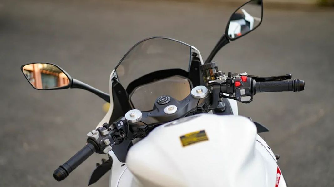 换装西互卡钳,增配行车记录仪!赛600新款白色还值得买吗