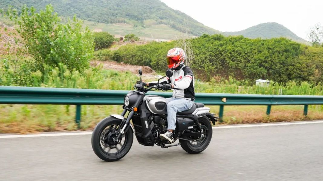 2万内高性价比的运动巡航 骁胜坦影250摩智测评