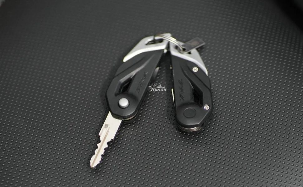 折叠式的车钥匙没什么可多说的,贝纳利以及钱江的很多车型都在用,在