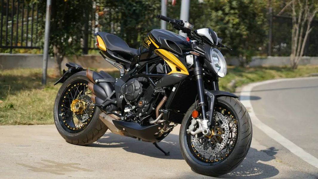mv奥古斯塔dragster 800rr scs到店实拍