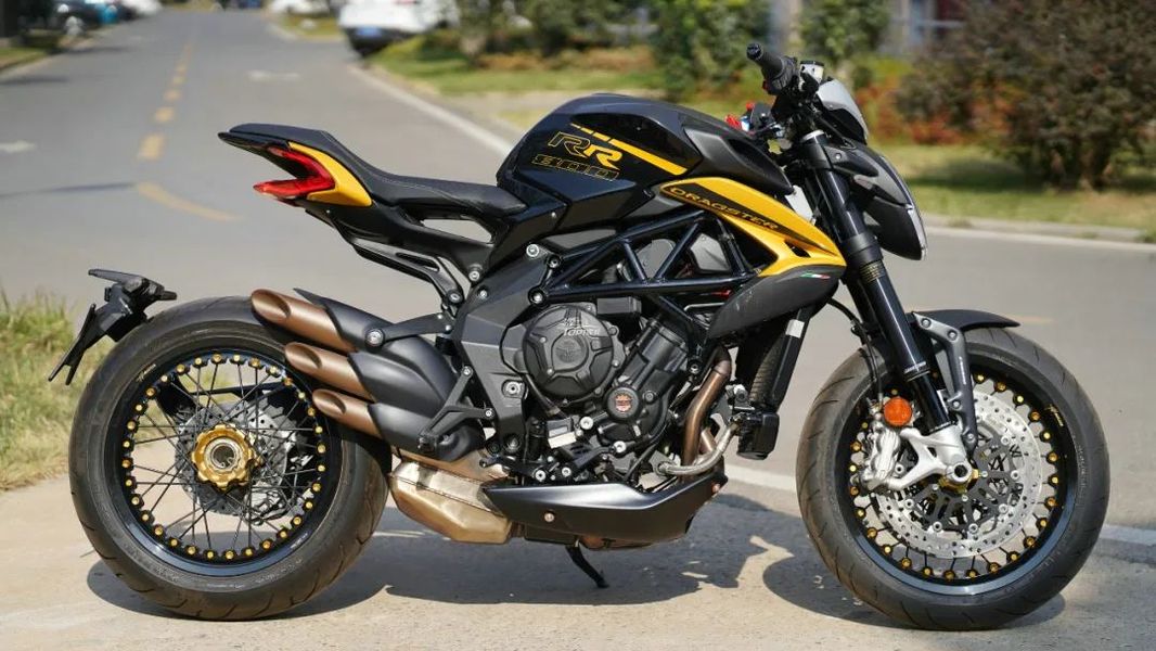 mv奥古斯塔dragster 800rr scs到店实拍