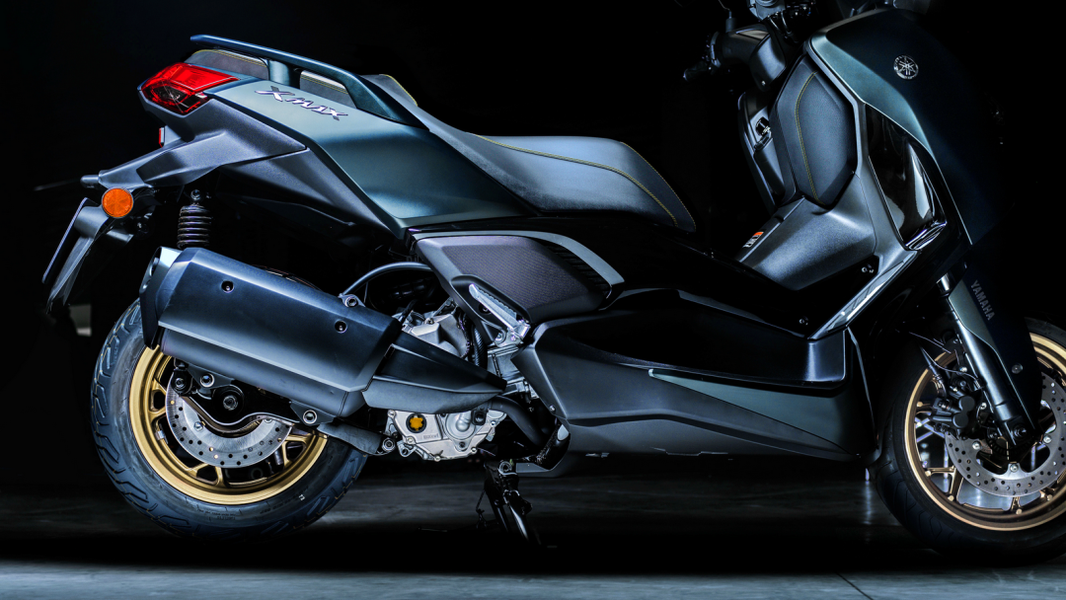 雅马哈2023款tech xmax300豪华踏板细节展示