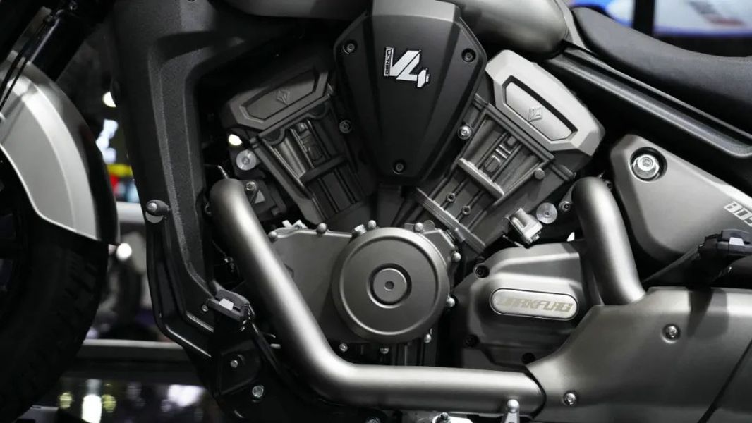 国产首款v型四缸巡航,奔达"黑旗500"正式亮相