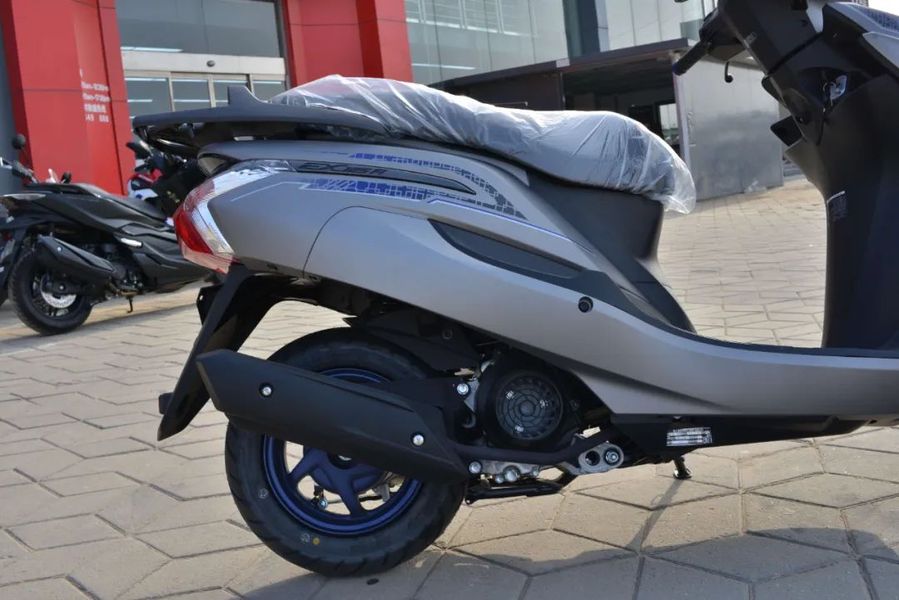 简约时尚的中端踏板车,新大洲本田ex125星夜版车型展示