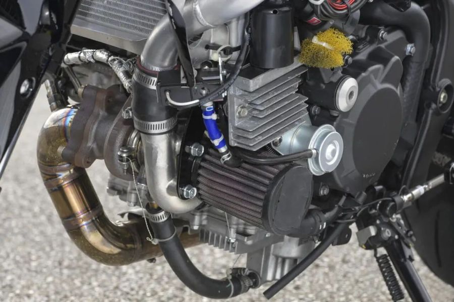 峰值马力63匹，极速250km/h，川崎ZX25R涡轮增压版