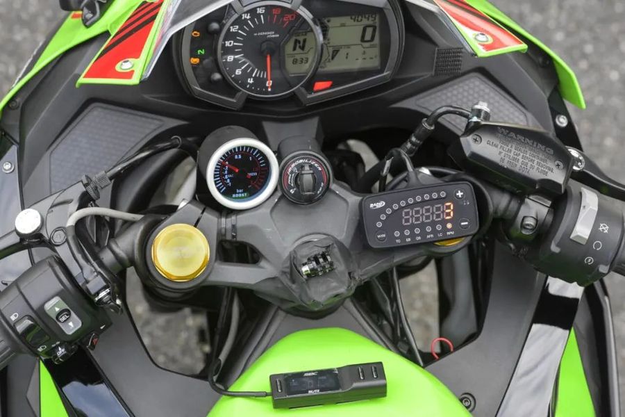 峰值马力63匹，极速250km/h，川崎ZX25R涡轮增压版
