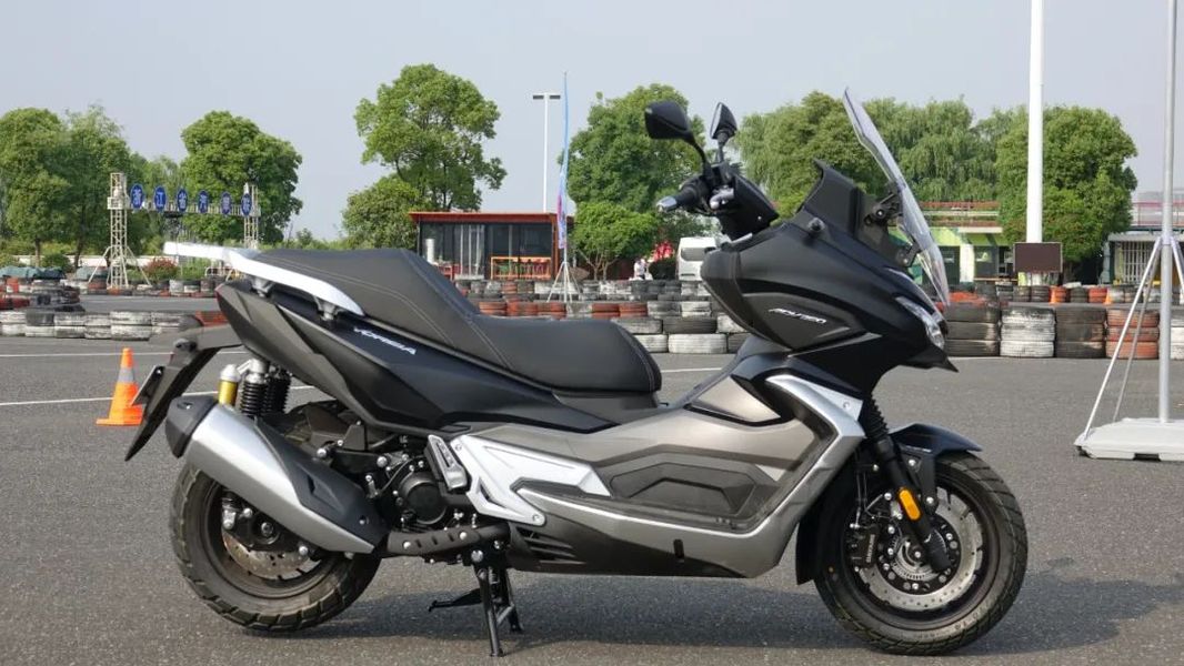 有性价比,搭载tcs的跨界踏板,大阳v锐 adv350 静态展示
