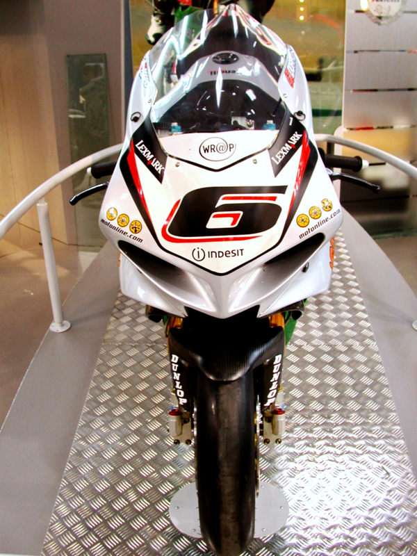 2002年9月,德国慕尼黑车展贝纳利展台上,tornado tre 900 龙卷风工厂