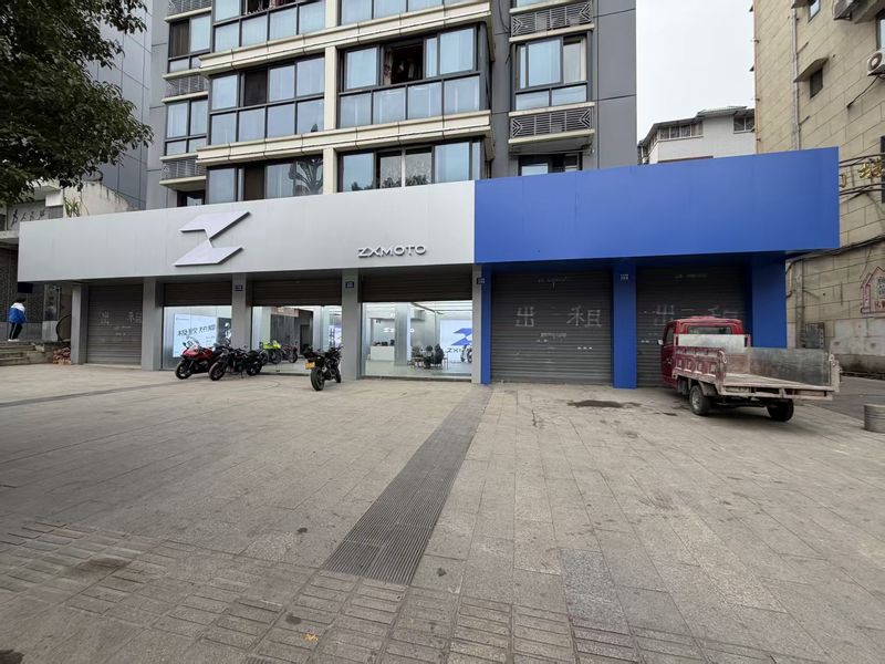 张雪机车南充店