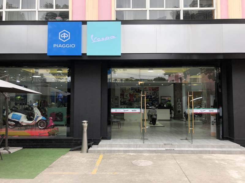 Vespa上海中环旗舰店 亚殷